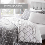 Gray/White Quatrefoil